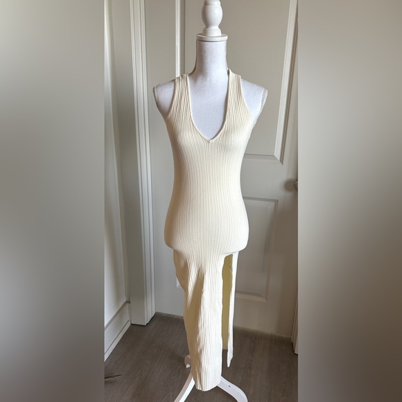 x REVOLVE Variegated Rib Bodycon Dress in Ivory
Michael Costello - Picture 6 of 7